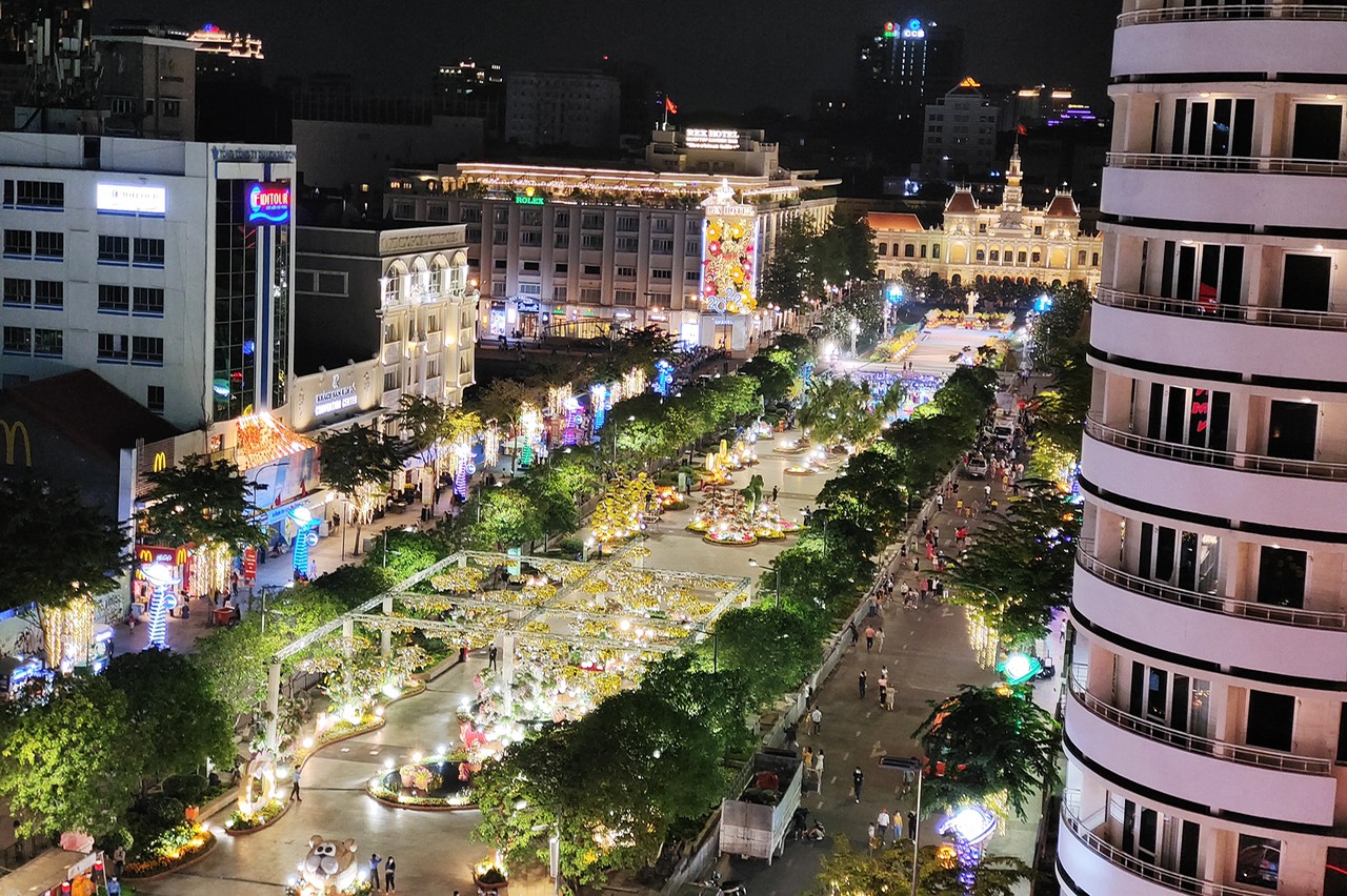 Đường hoa Nguyễn Huệ 