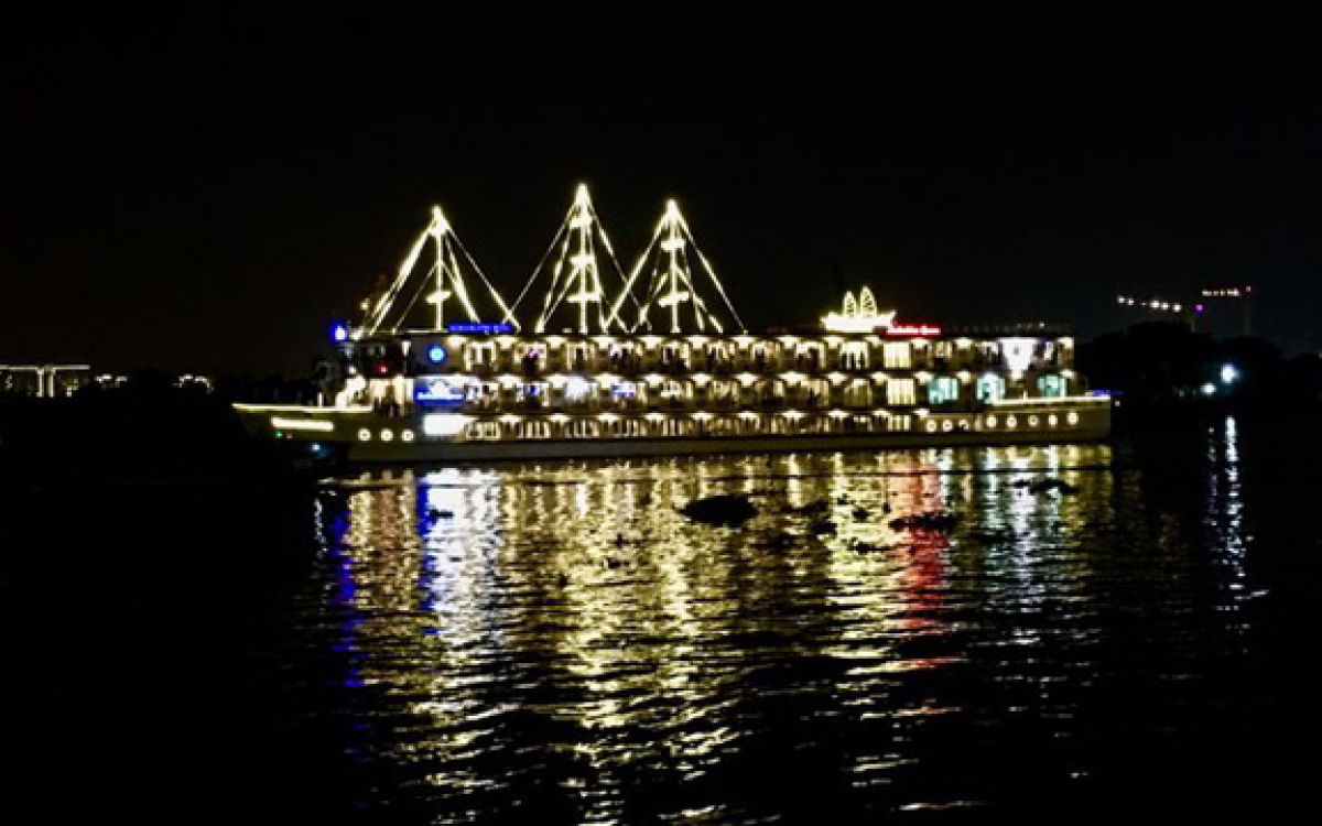 Bến Tàu Bạch Đằng 