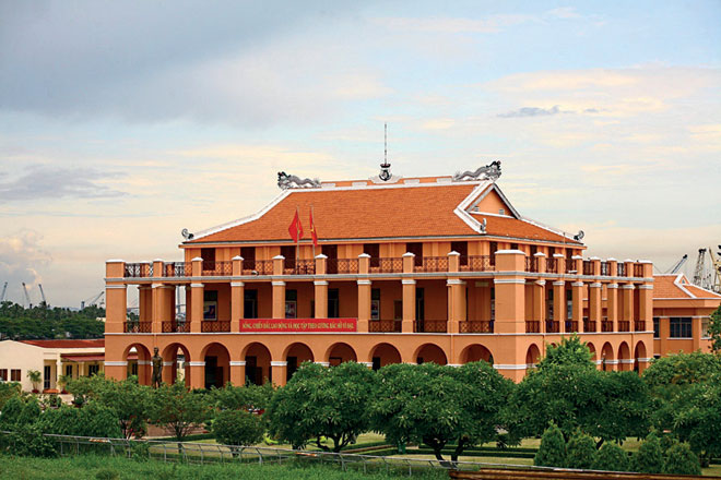 Bến Nhà Rồng 