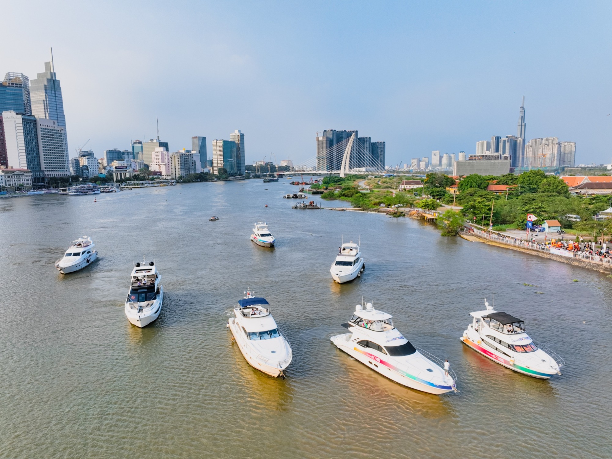 Trên Bến Dưới Thuyền  